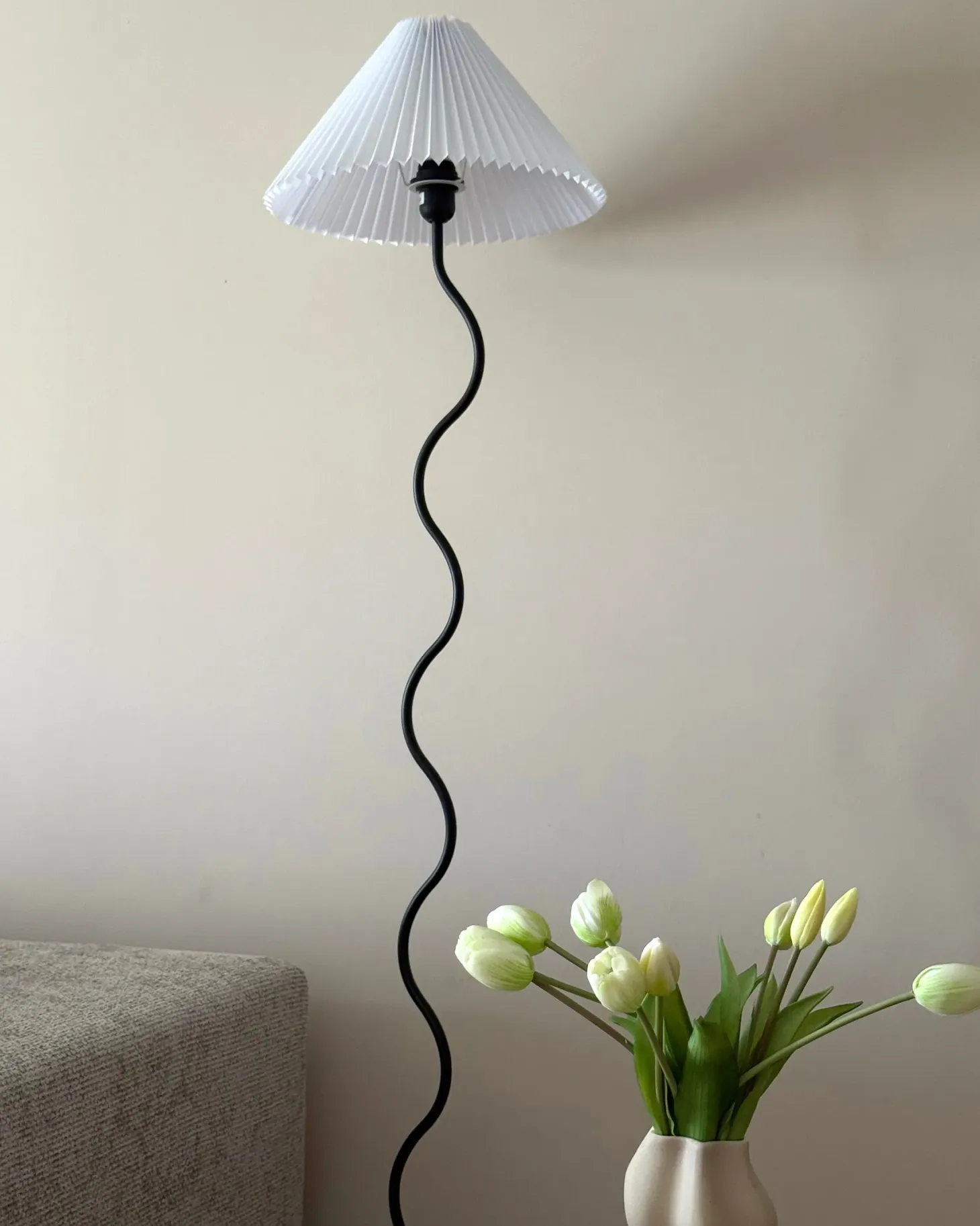 Lampa podłogowa JIKAWO Metal Czarny