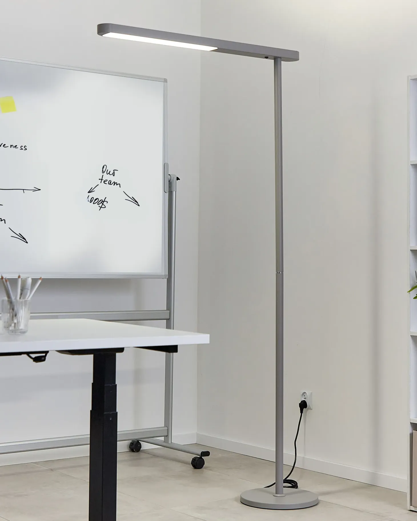 Lampa podłogowa LED PERSEUS Metal Srebrny