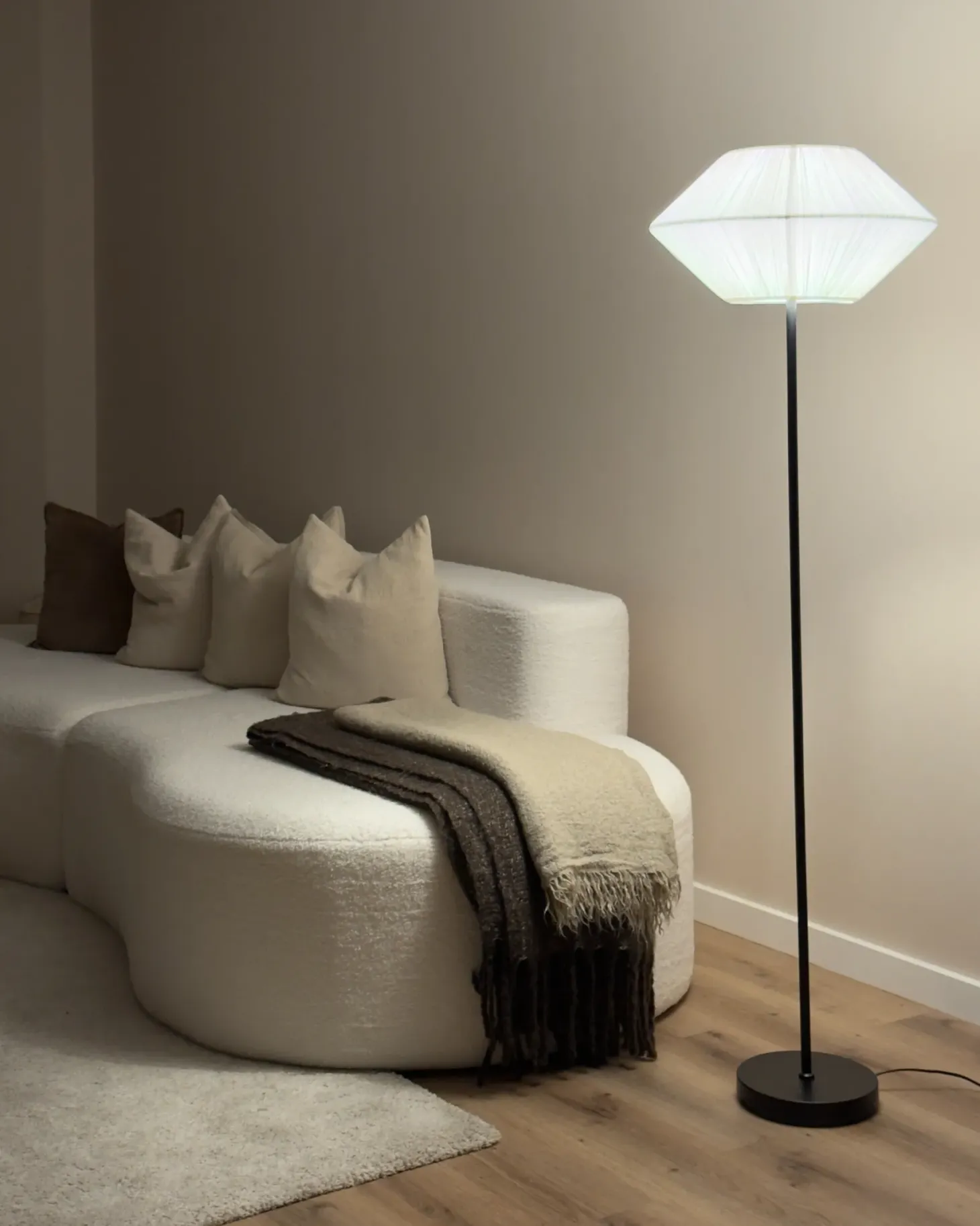 Lampa podłogowa MAKETSI Metal Czarny