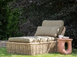 Leżak ogrodowy z poduszką BELSITO Rattan Naturalny