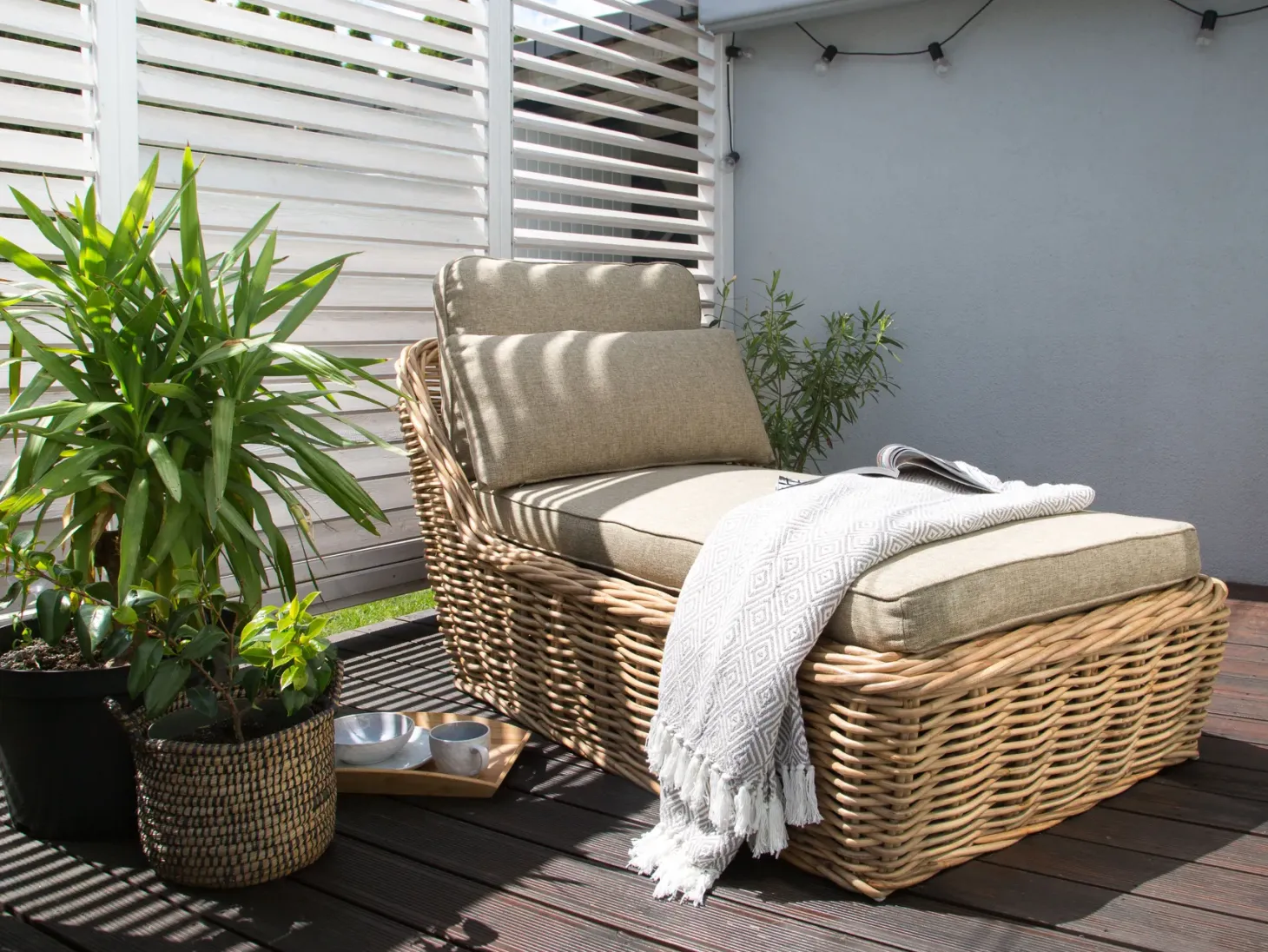 Leżak ogrodowy z poduszką BELSITO Rattan Naturalny