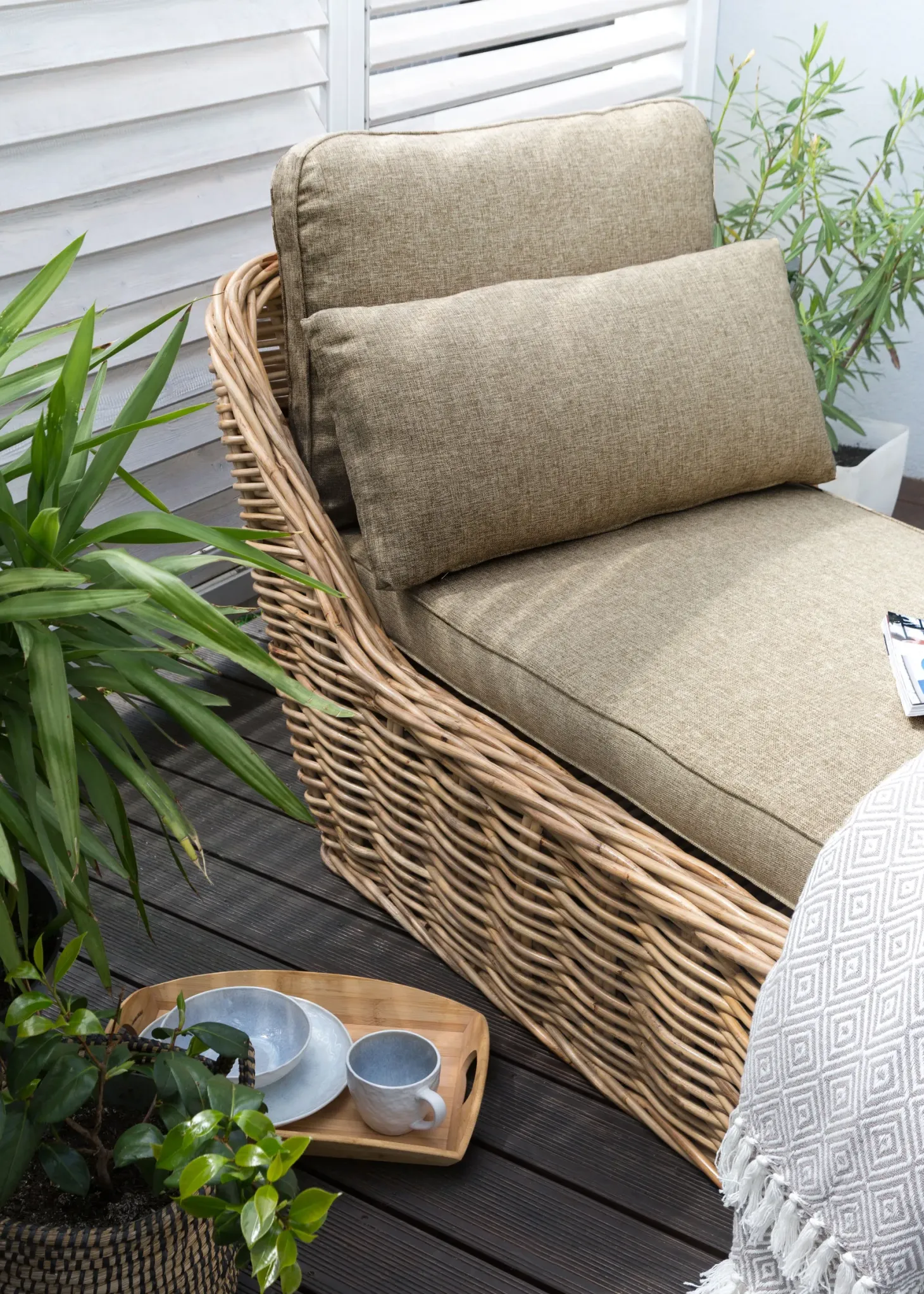 Leżak ogrodowy z poduszką BELSITO Rattan Naturalny