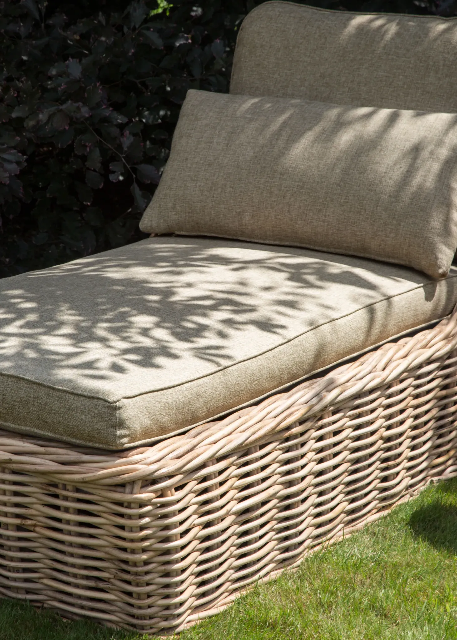 Leżak ogrodowy z poduszką BELSITO Rattan Naturalny