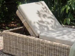Leżak ogrodowy z poduszką PALESE Rozkładany Rattan Naturalny