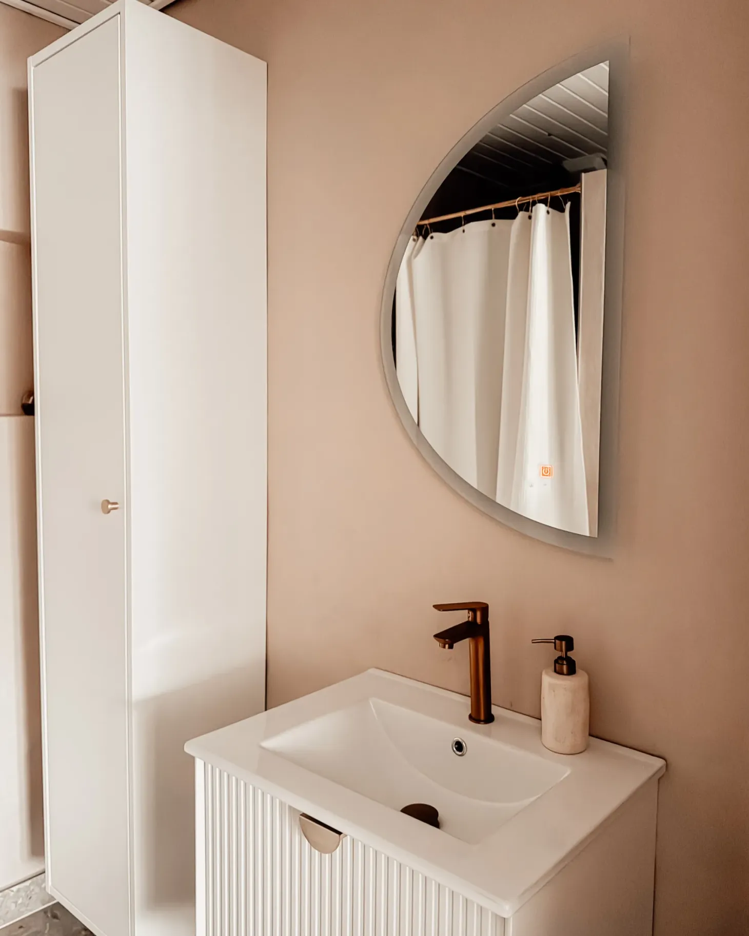 Lustro łazienkowe LED BEZONS 49 cm 80 cm Srebrny