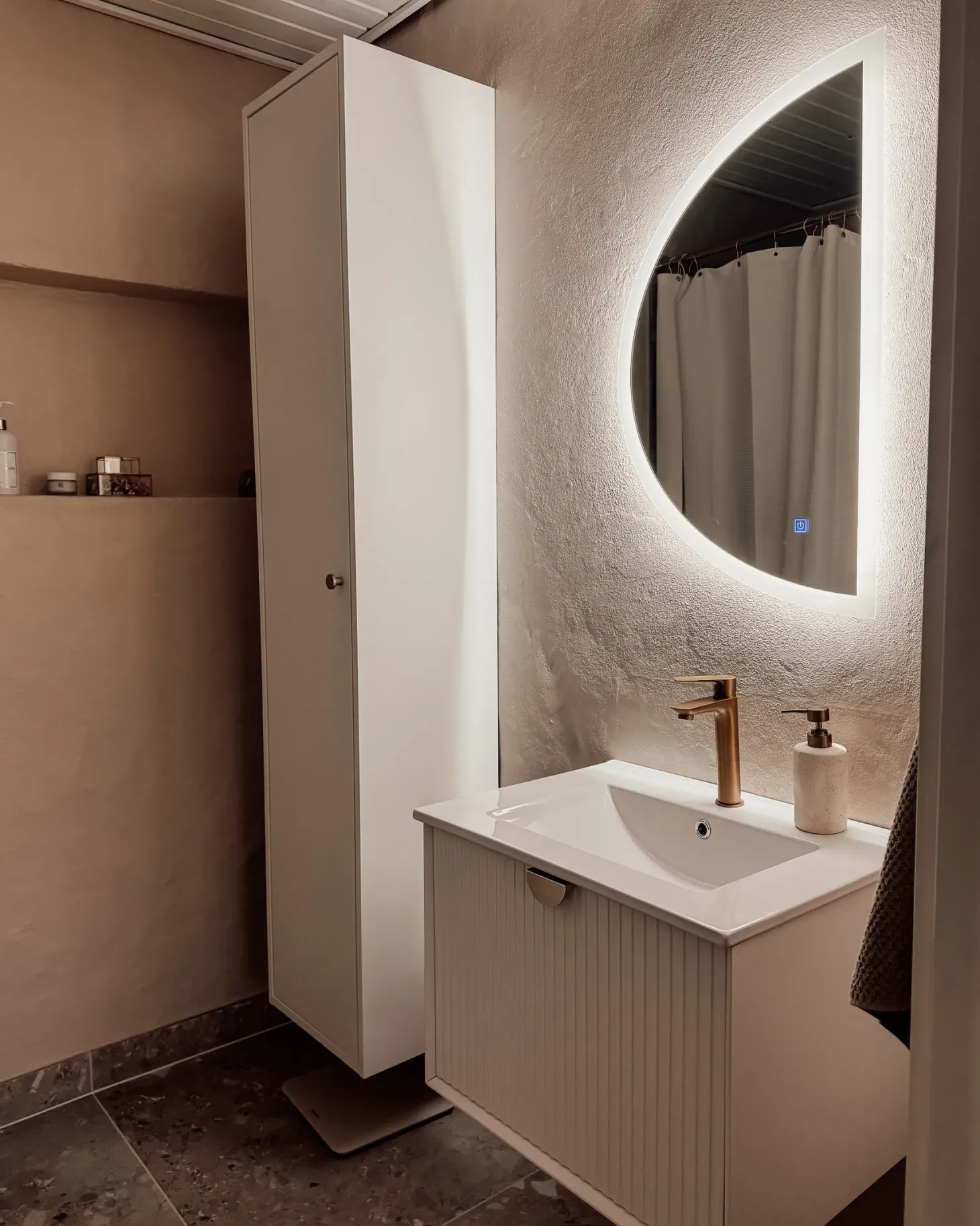 Lustro łazienkowe LED BEZONS 49 cm 80 cm Srebrny