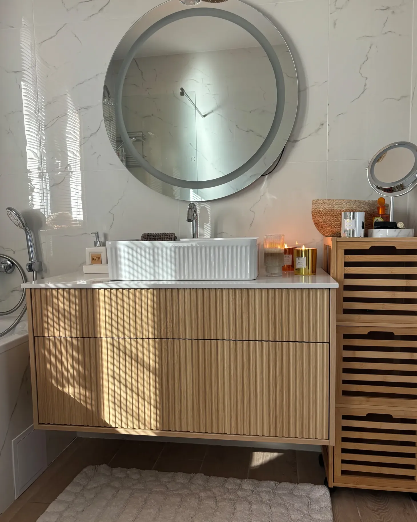 Lustro łazienkowe LED COURSEULLES 79 cm 79 cm Srebrny