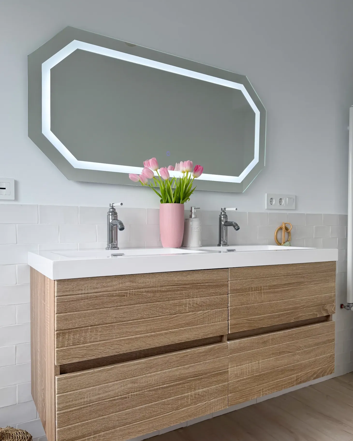 Lustro łazienkowe LED LOCMARIAQUER 120 cm 60 cm Srebrny