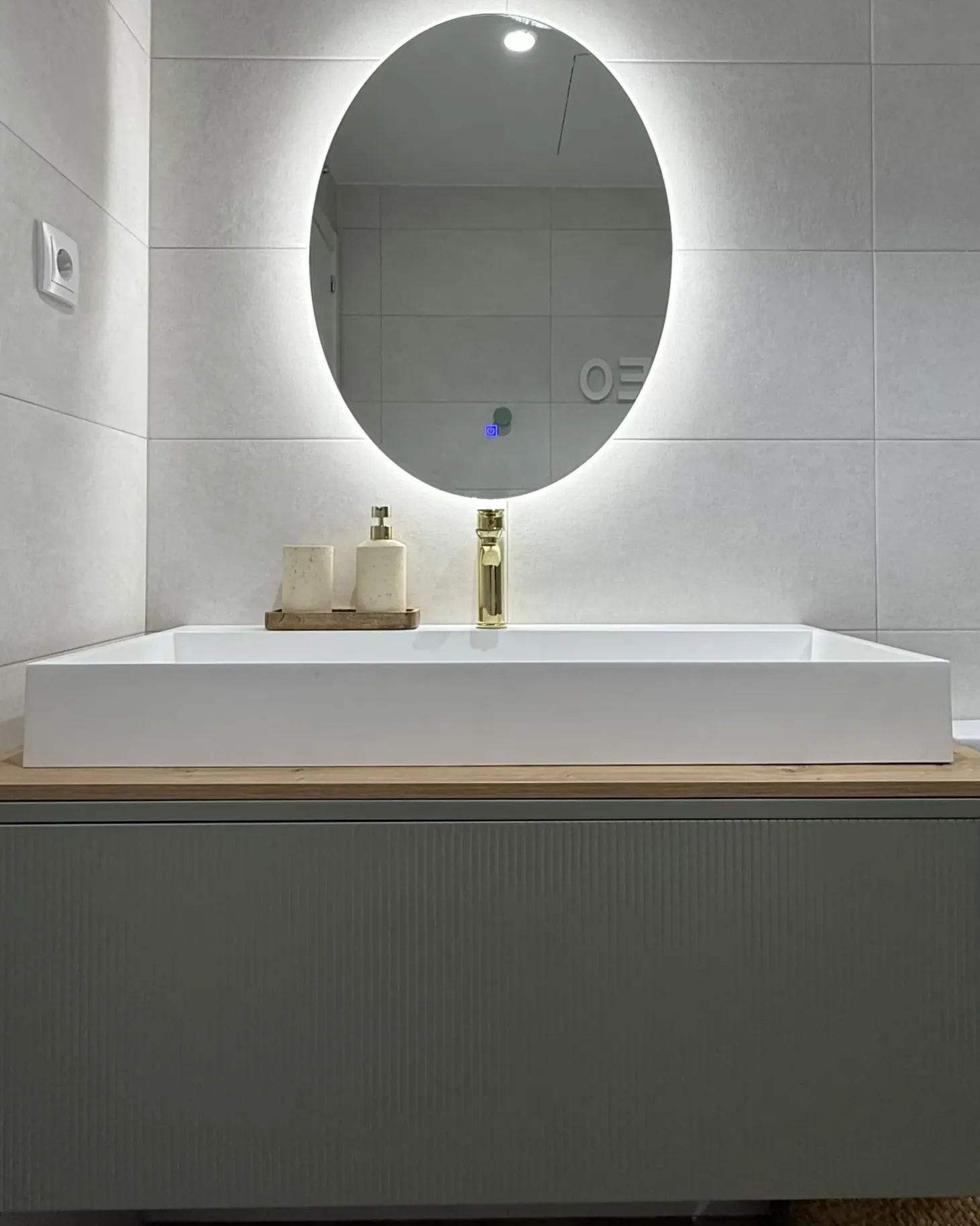 Lustro łazienkowe LED MAZILLE 60 cm 80 cm Srebrny