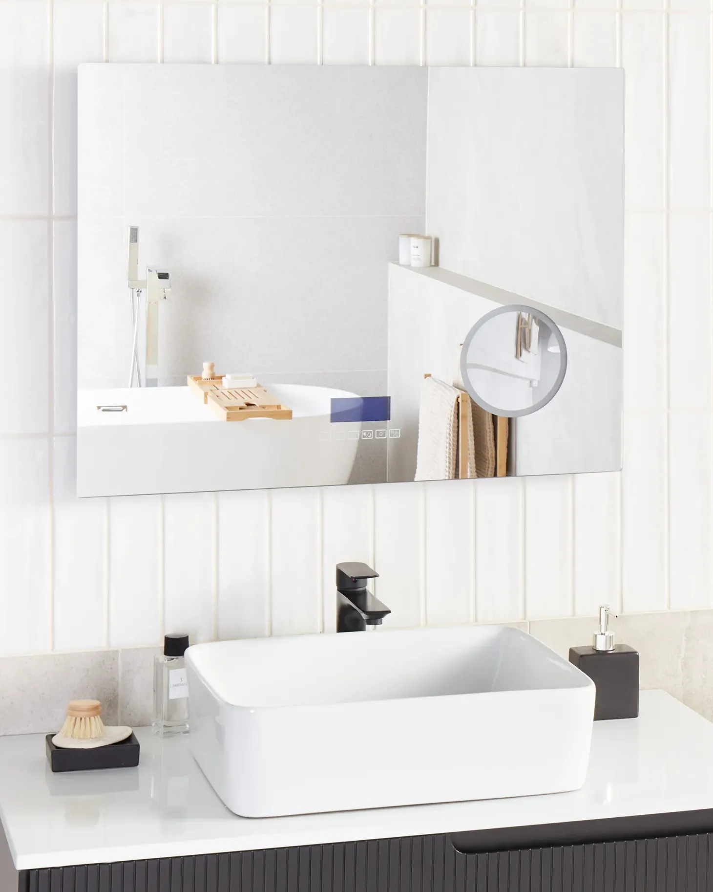 Lustro łazienkowe LED MONTARON 80 cm 60 cm Srebrny