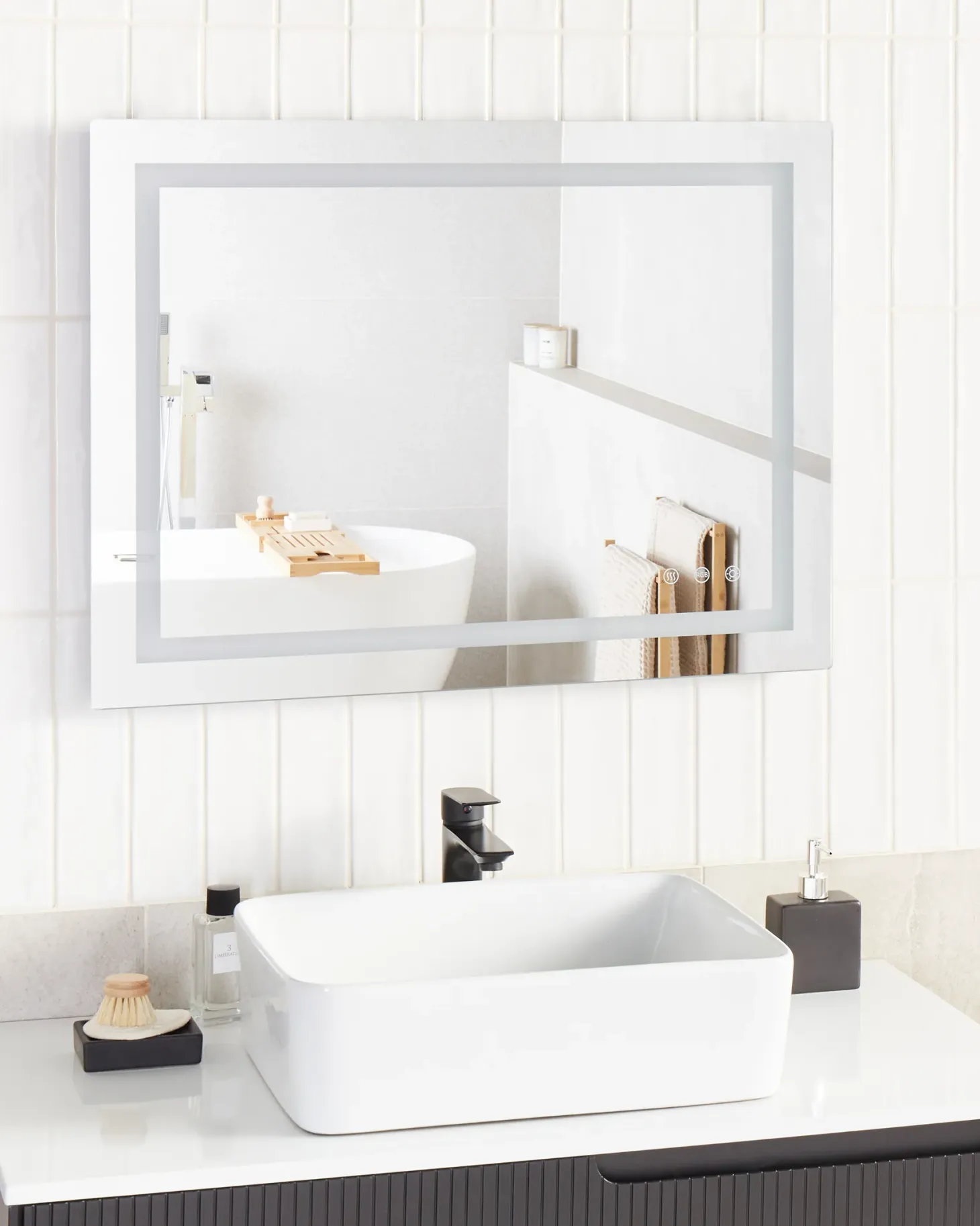 Lustro łazienkowe LED PRENOIS 80 cm 60 cm Srebrny