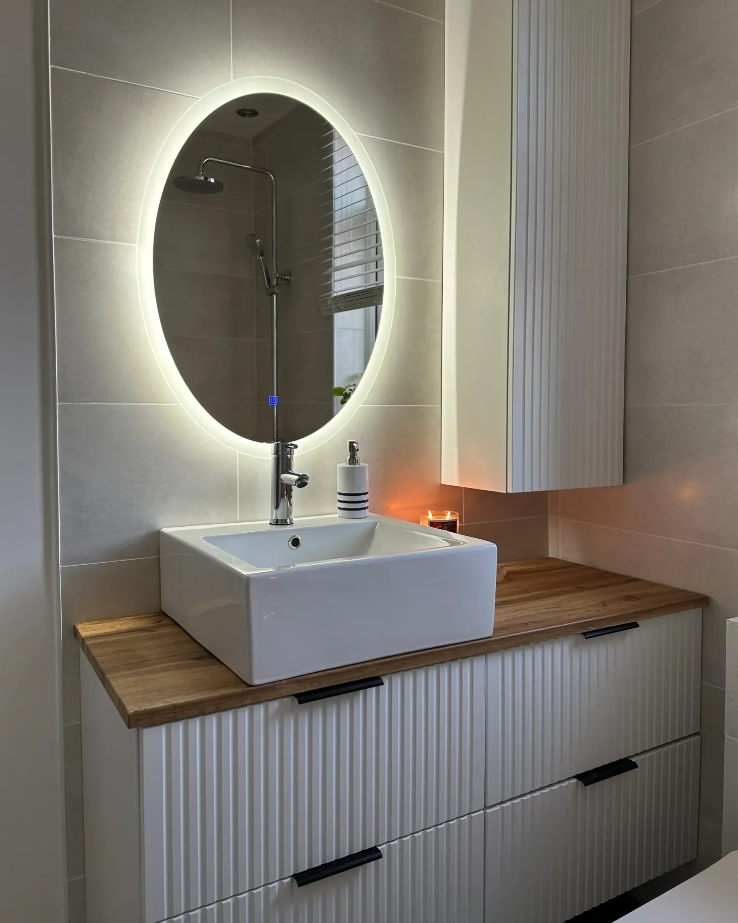 Lustro łazienkowe LED VIRIAT 60 cm 80 cm Srebrny