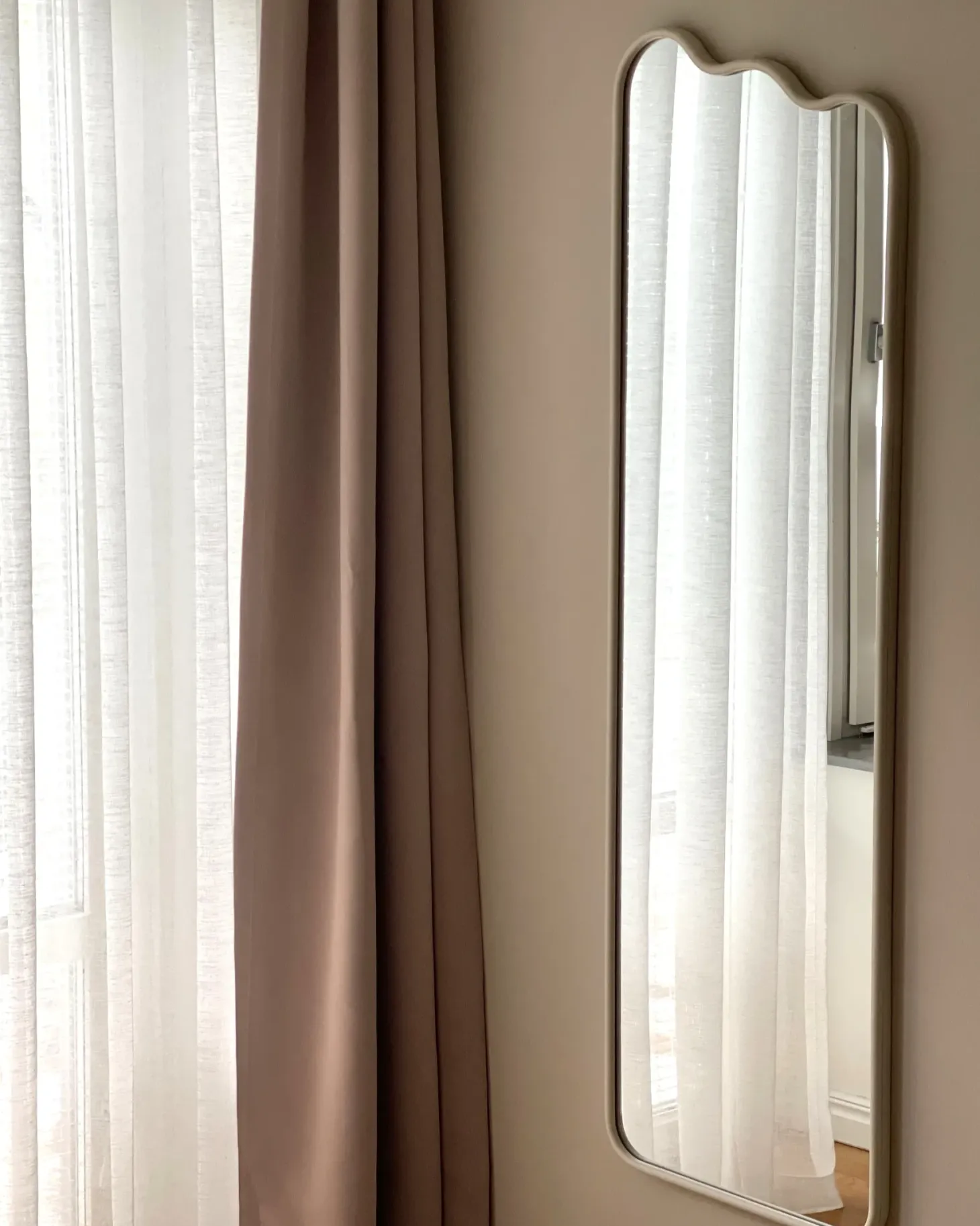 Lustro ścienne ABZAC 45 cm 145 cm Metal Złamana biel