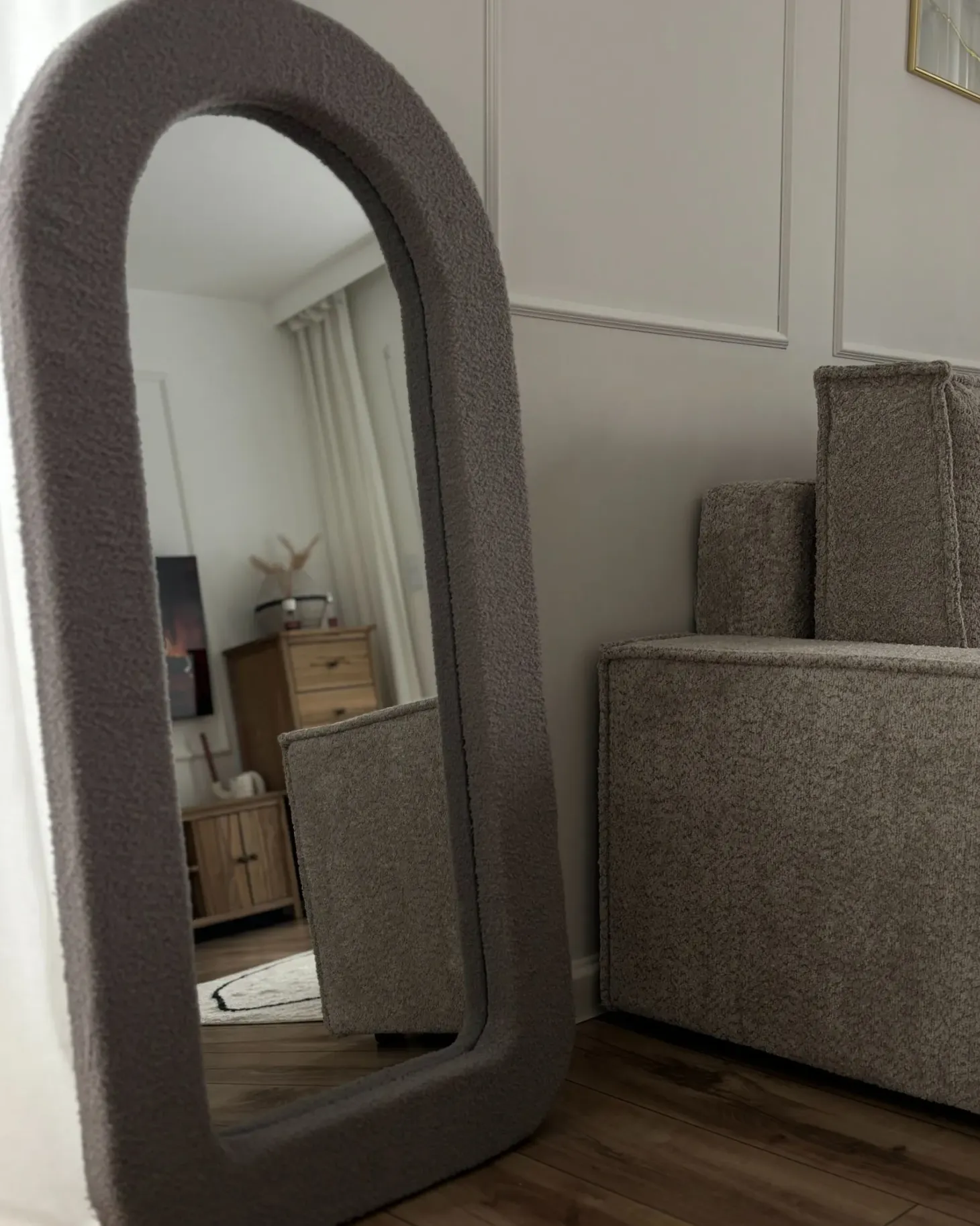 Lustro ścienne CERVON 60 cm 120 cm Boucle Beżowoszary