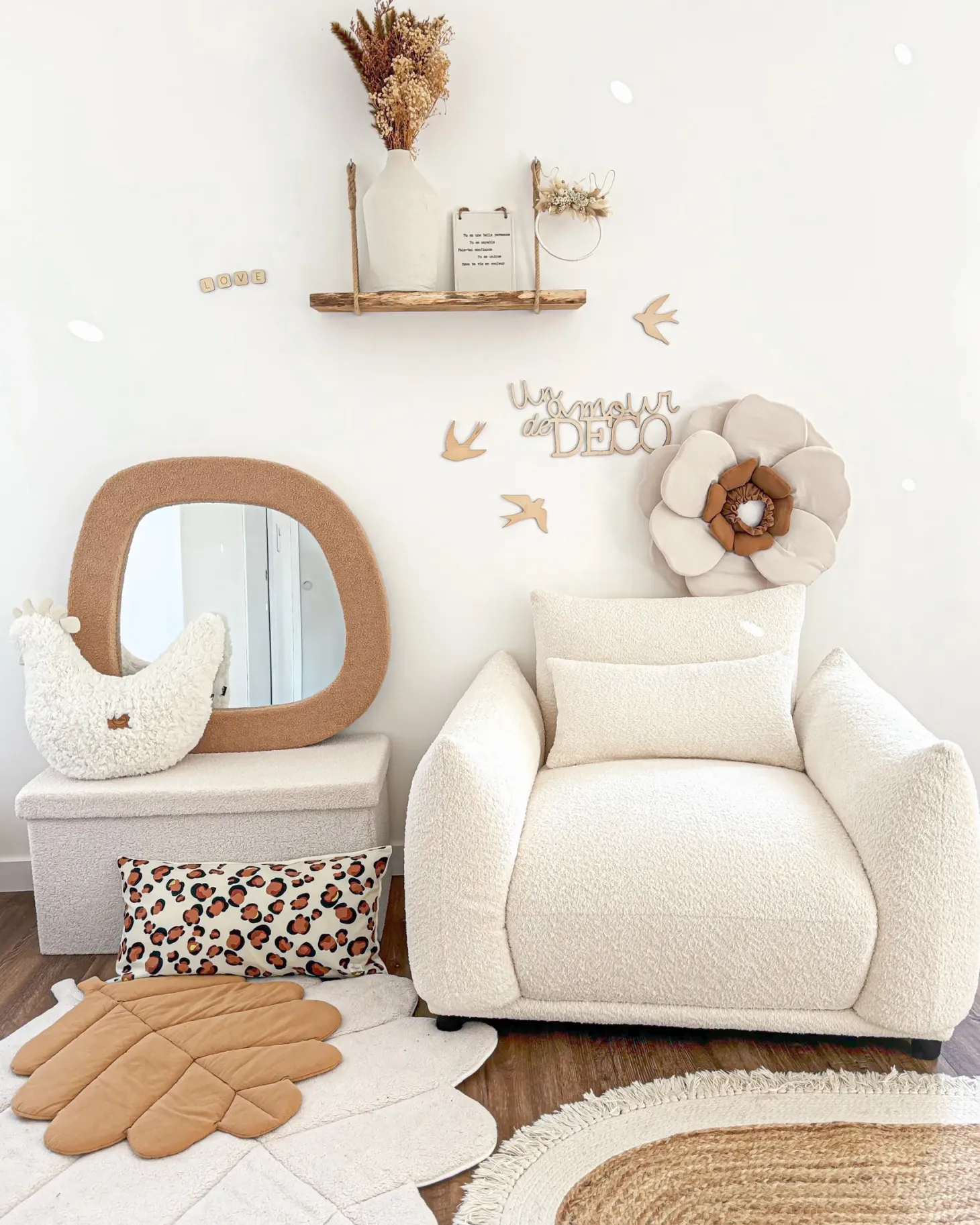 Lustro ścienne EPIRY 79 cm 80 cm Boucle Jasnobrązowy