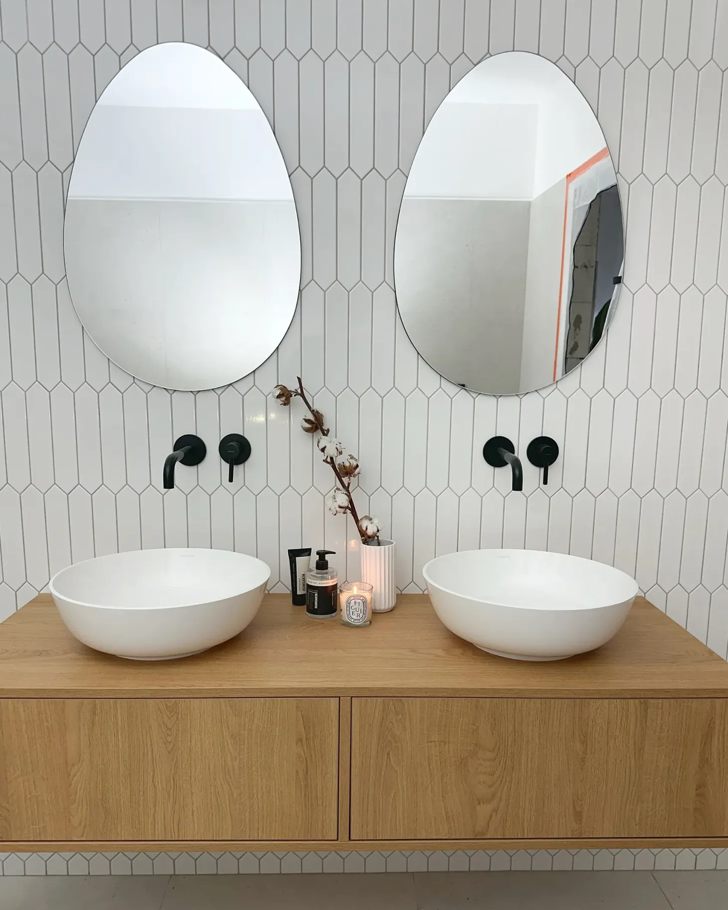 Lustro ścienne MONTRESOR 50 cm 70 cm Srebrny