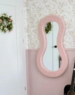 Lustro ścienne PLANCHEZ 70 cm 112 cm Boucle Różowy