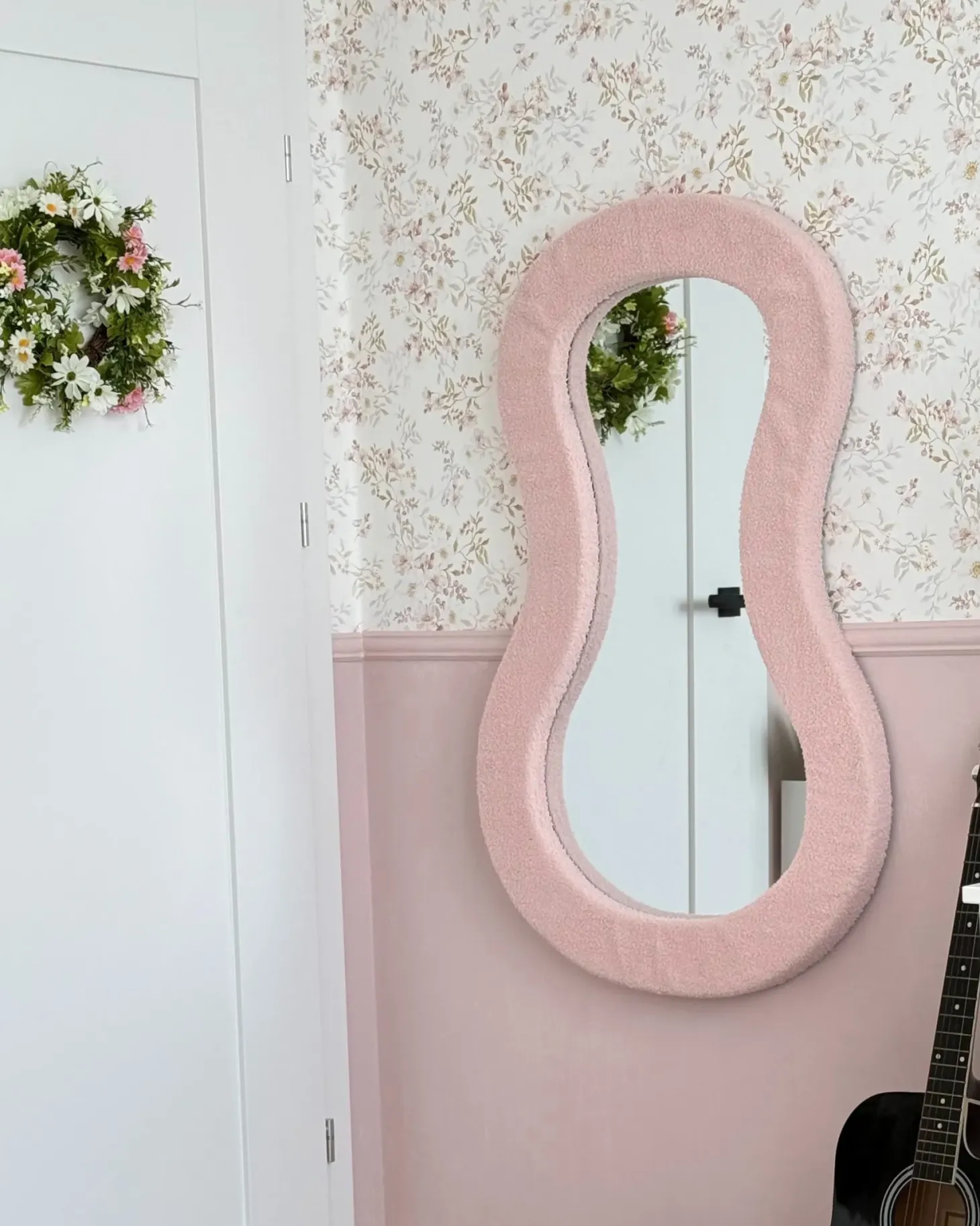 Lustro ścienne PLANCHEZ 70 cm 112 cm Boucle Różowy