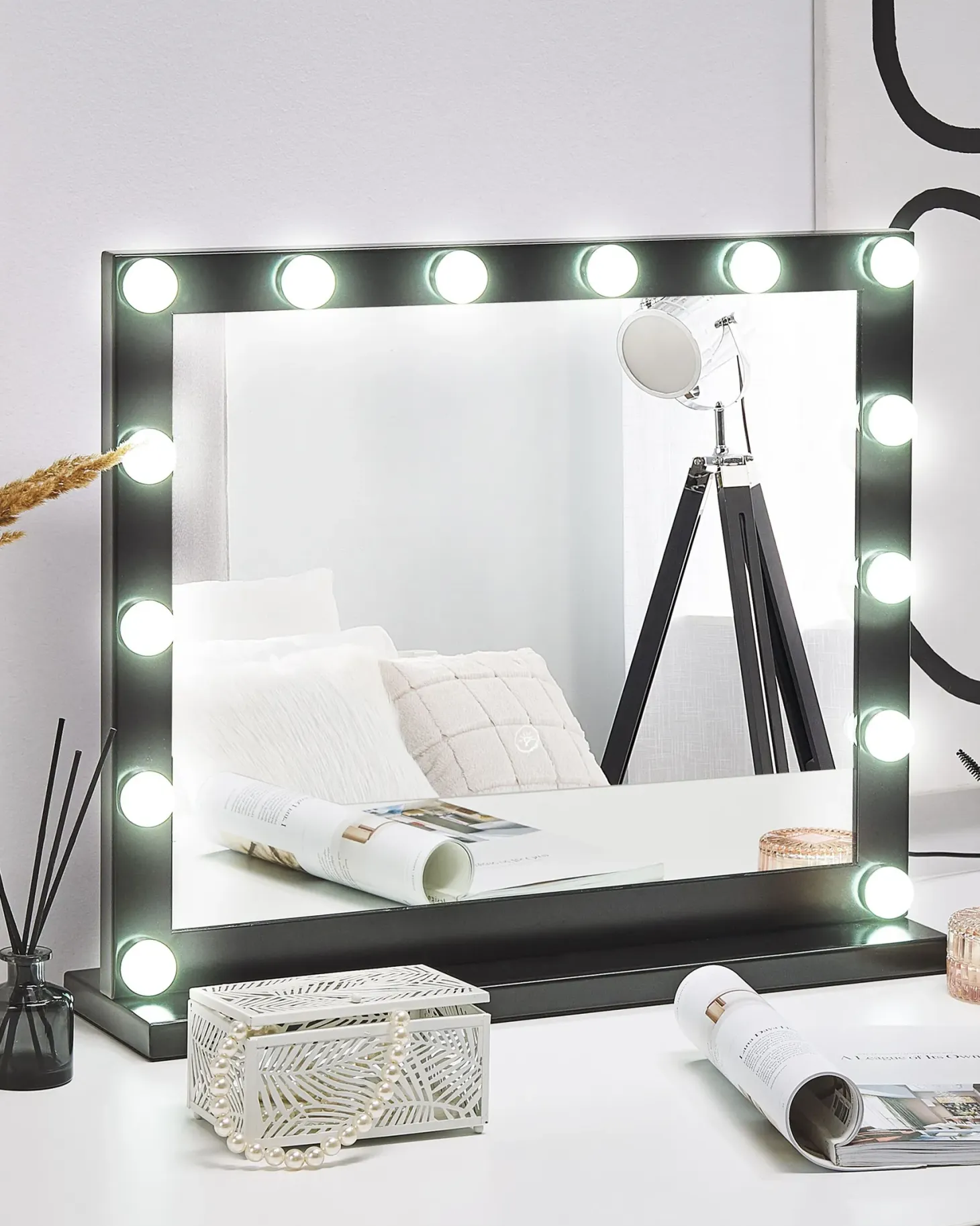 Lustro do makijażu stojące LED BEAUVOIR Czarny
