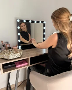 Lustro do makijażu stojące LED BEAUVOIR Czarny