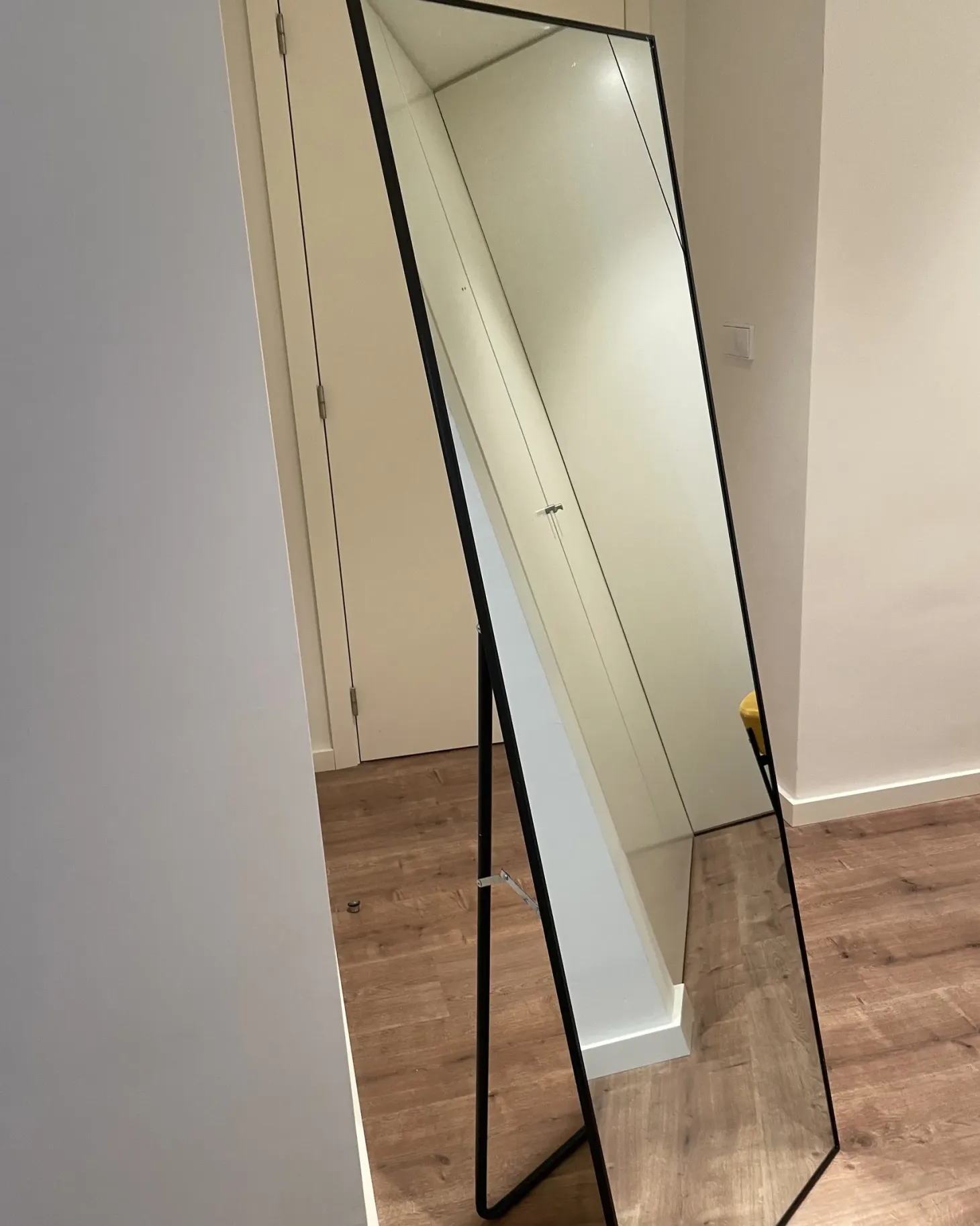 Lustro stojące BEAUVAIS 156 cm Metal Czarny