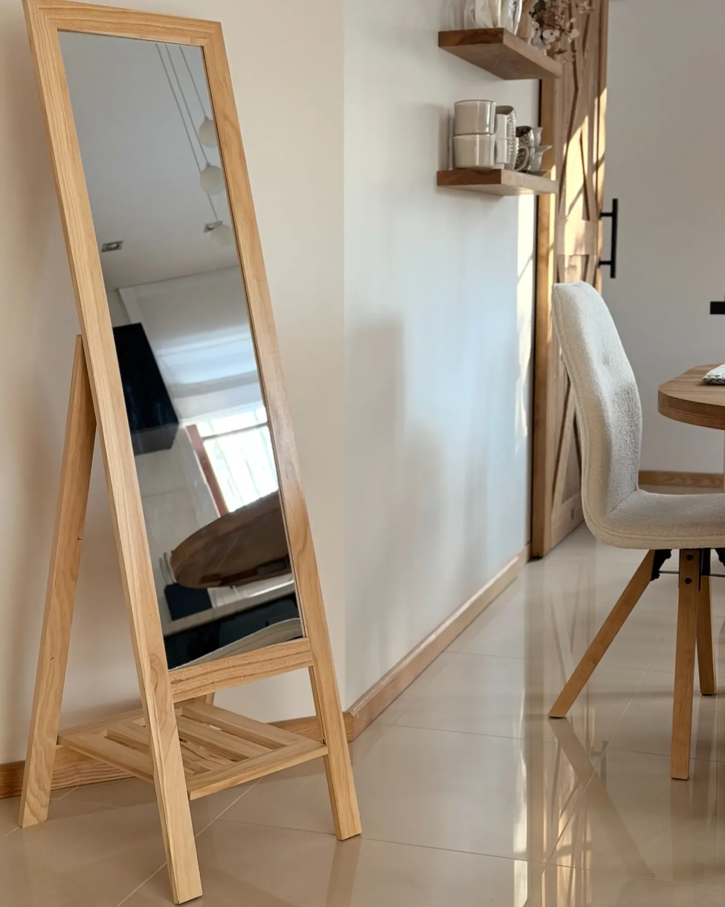 Lustro stojące z półką LUISANT 145 cm Drewno sosnowe Jasnobrązowy