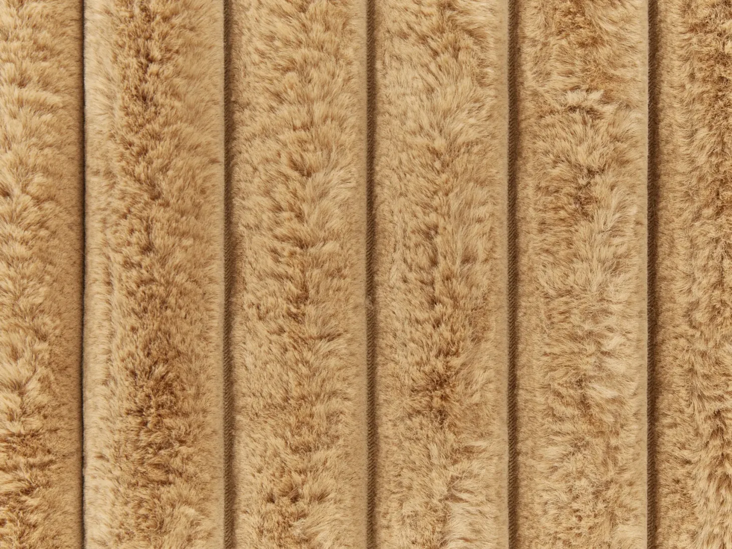 Narzuta na łóżko RAKYA Sztuczne futro 200 x 220 cm Jasnobrązowy