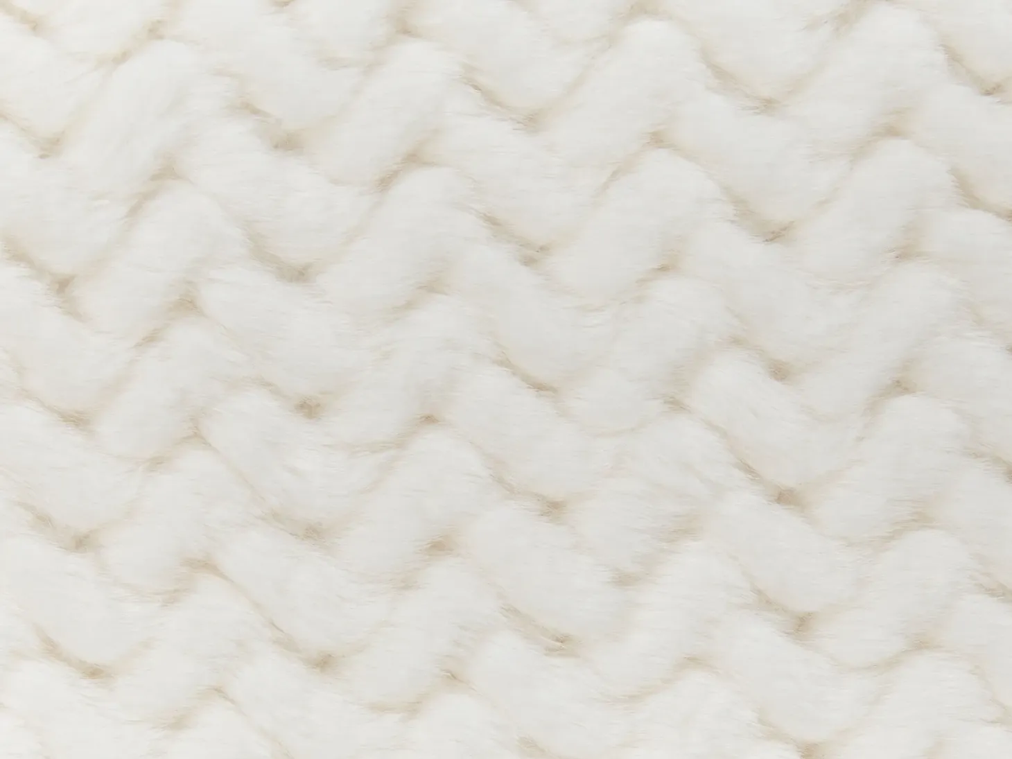 Narzuta na łóżko SURMI Sztuczne futro 150 x 200 cm Złamana biel