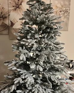 Ośnieżona sztuczna choinka świąteczna BASSIE 180 cm Biały