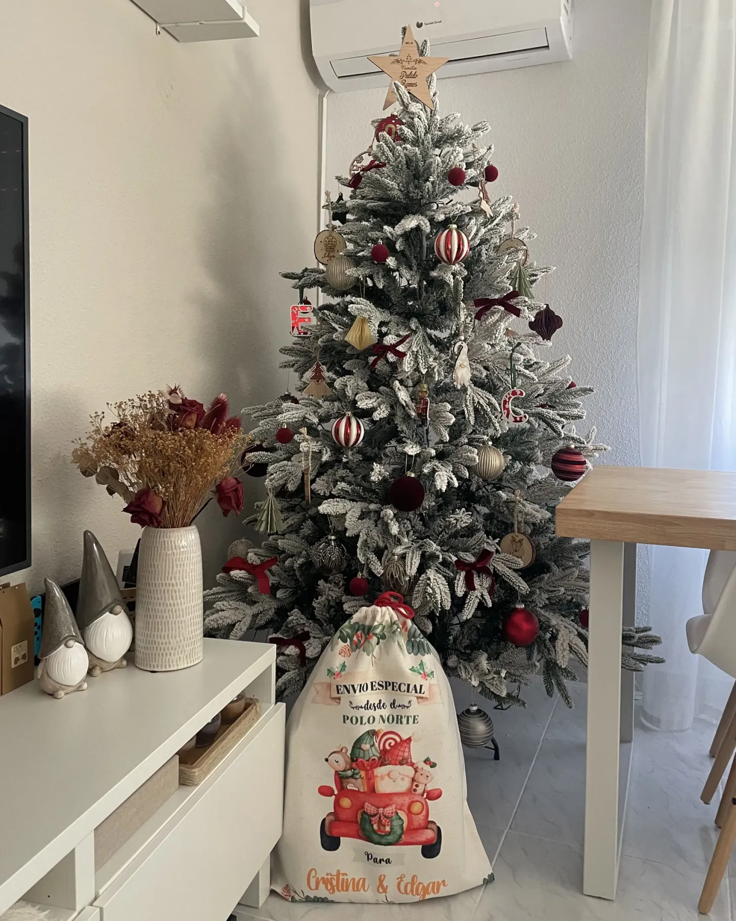 Ośnieżona sztuczna choinka świąteczna BASSIE 180 cm Biały