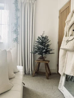 Ośnieżona sztuczna choinka świąteczna RINGROSE 90 cm Zielony