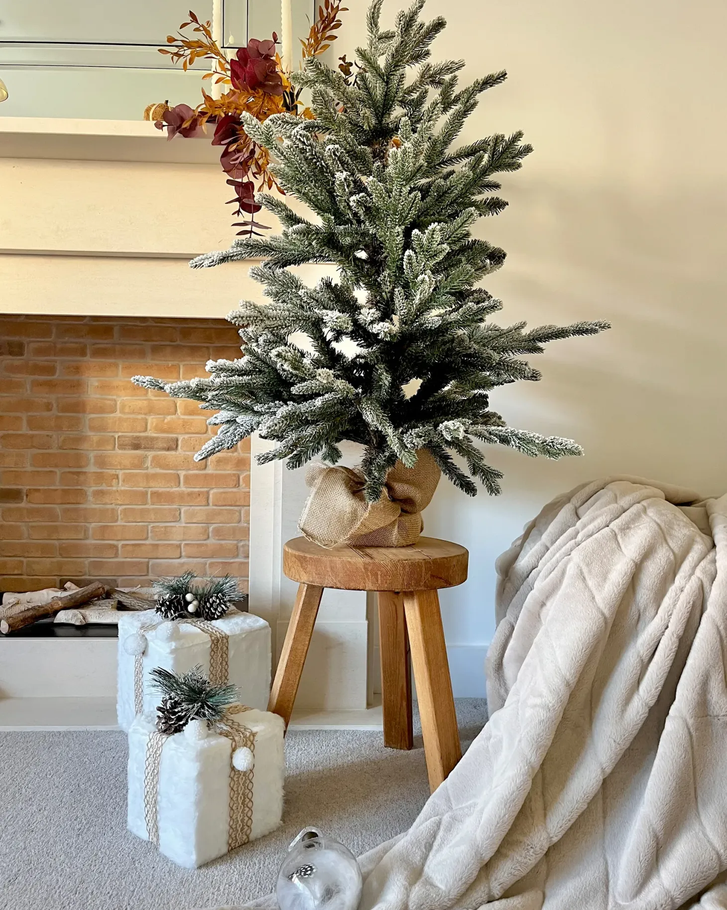 Ośnieżona sztuczna choinka świąteczna RINGROSE 90 cm Zielony