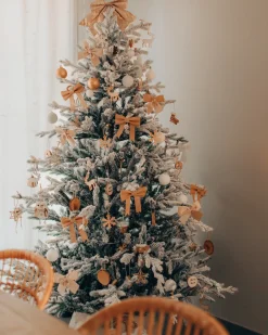 Ośnieżona sztuczna choinka świąteczna BRISCO 180 cm Biały