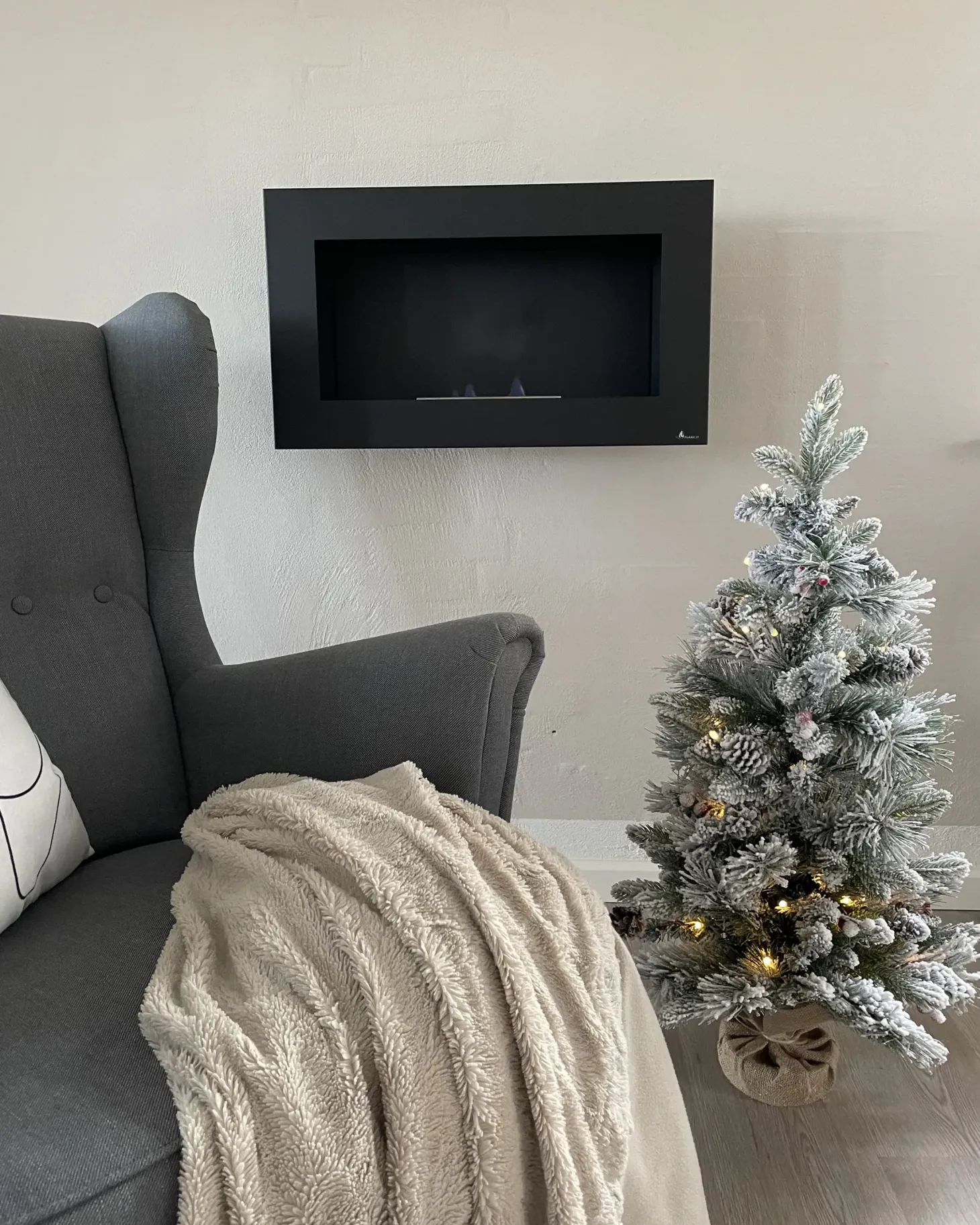 Ośnieżona sztuczna choinka świąteczna LED MALIGNE 90 cm Biały
