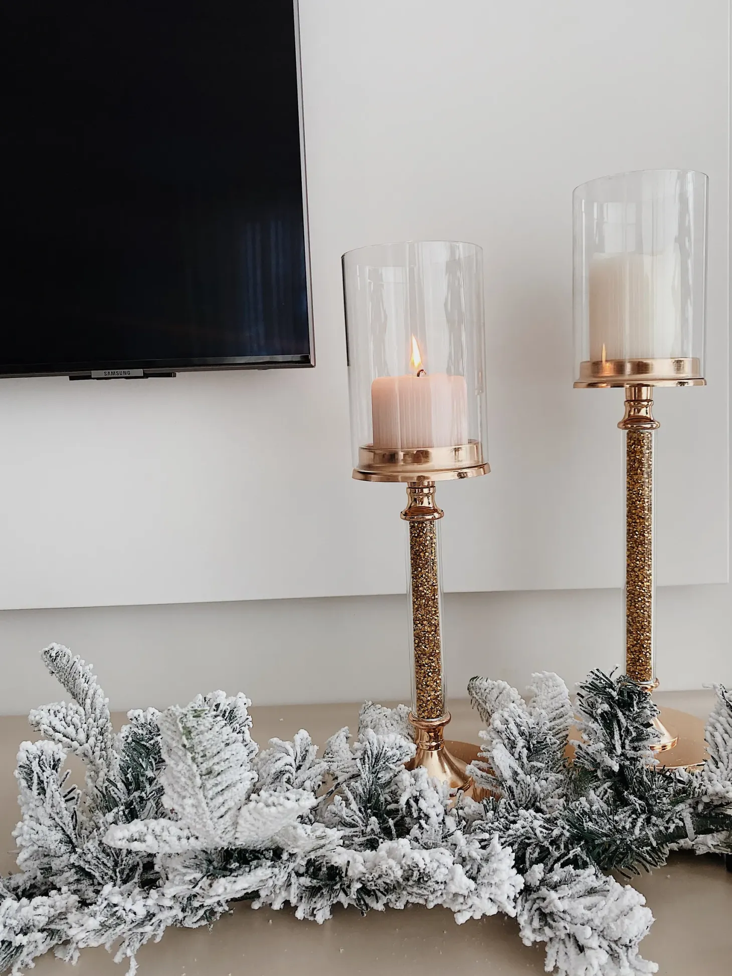 Ośnieżona świąteczna girlanda LED SUNDO 180 cm Biały
