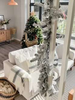 Ośnieżona świąteczna girlanda LED SUNDO 180 cm Biały