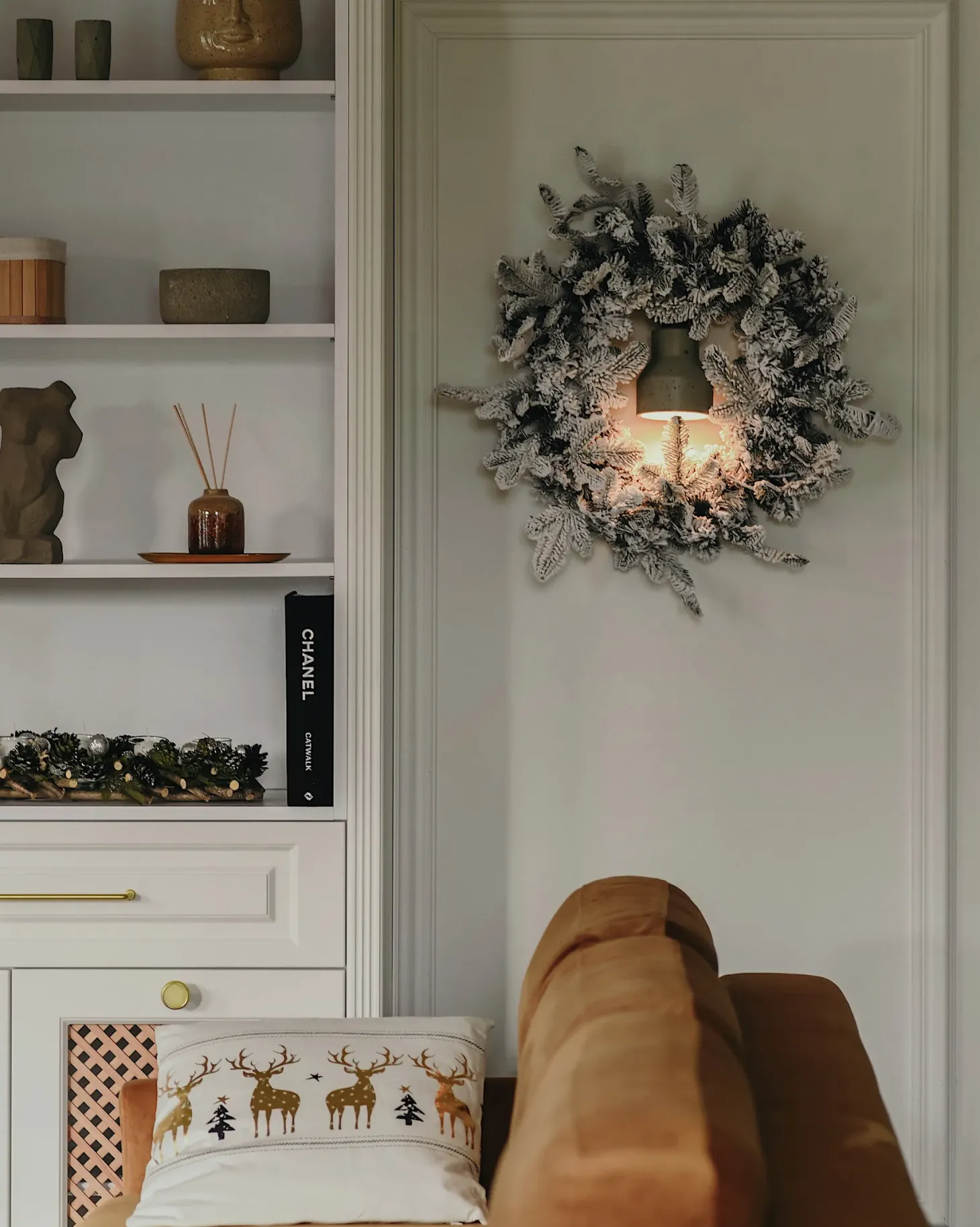 Ośnieżony wieniec świąteczny LED SUNDO Biały 70 cm