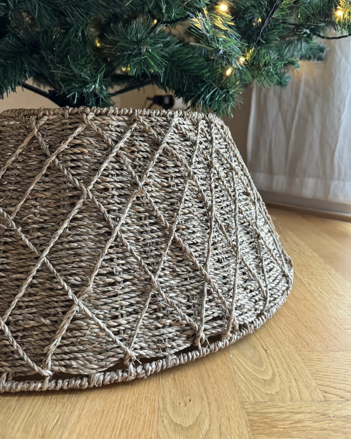 Osłonka pod choinkę VUOTSO Trawa morska Naturalny 53 cm