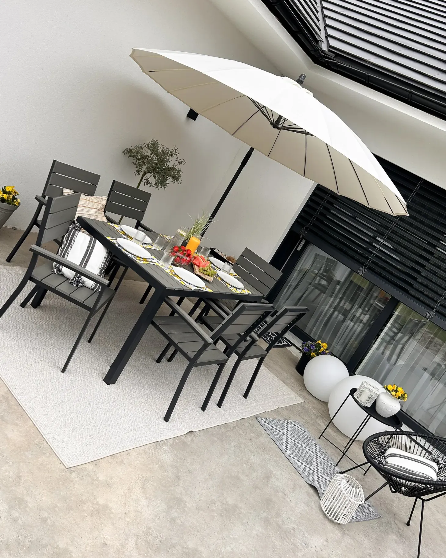 Parasol ogrodowy na wysięgniku 268 cm CALABRIA II Jasnobeżowy