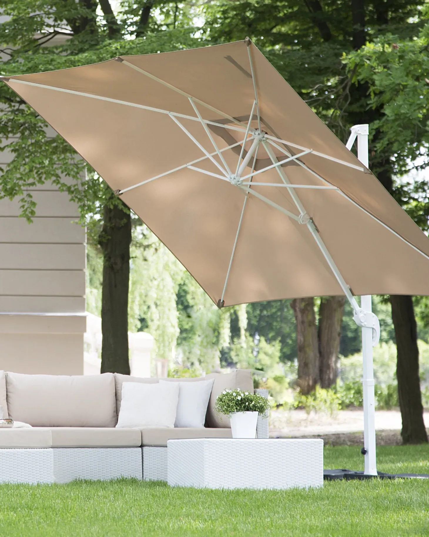 Parasol ogrodowy na wysięgniku 250 cm MONZA Piaskowy