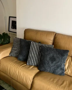 Poduszka dekoracyjna PAIKA Bawełna 45 x 45 cm Ciemnoszary Ikat
