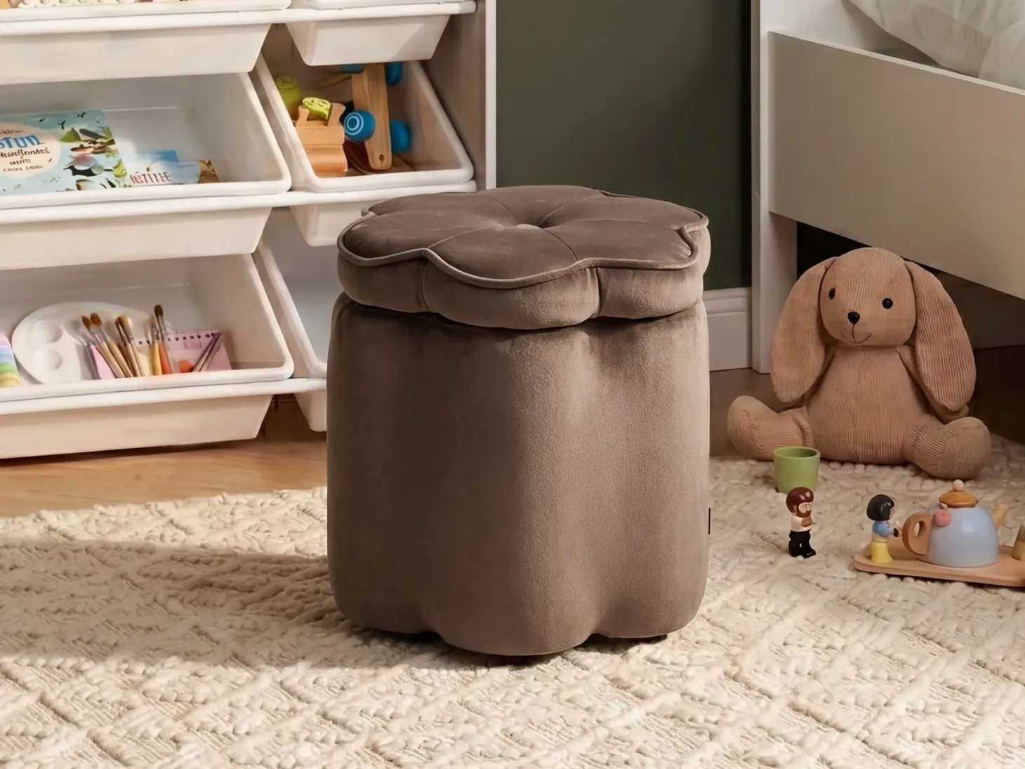 Pufa dla dzieci ze schowkiem FLOWER Welur Ciemnobrązowy Kwiat