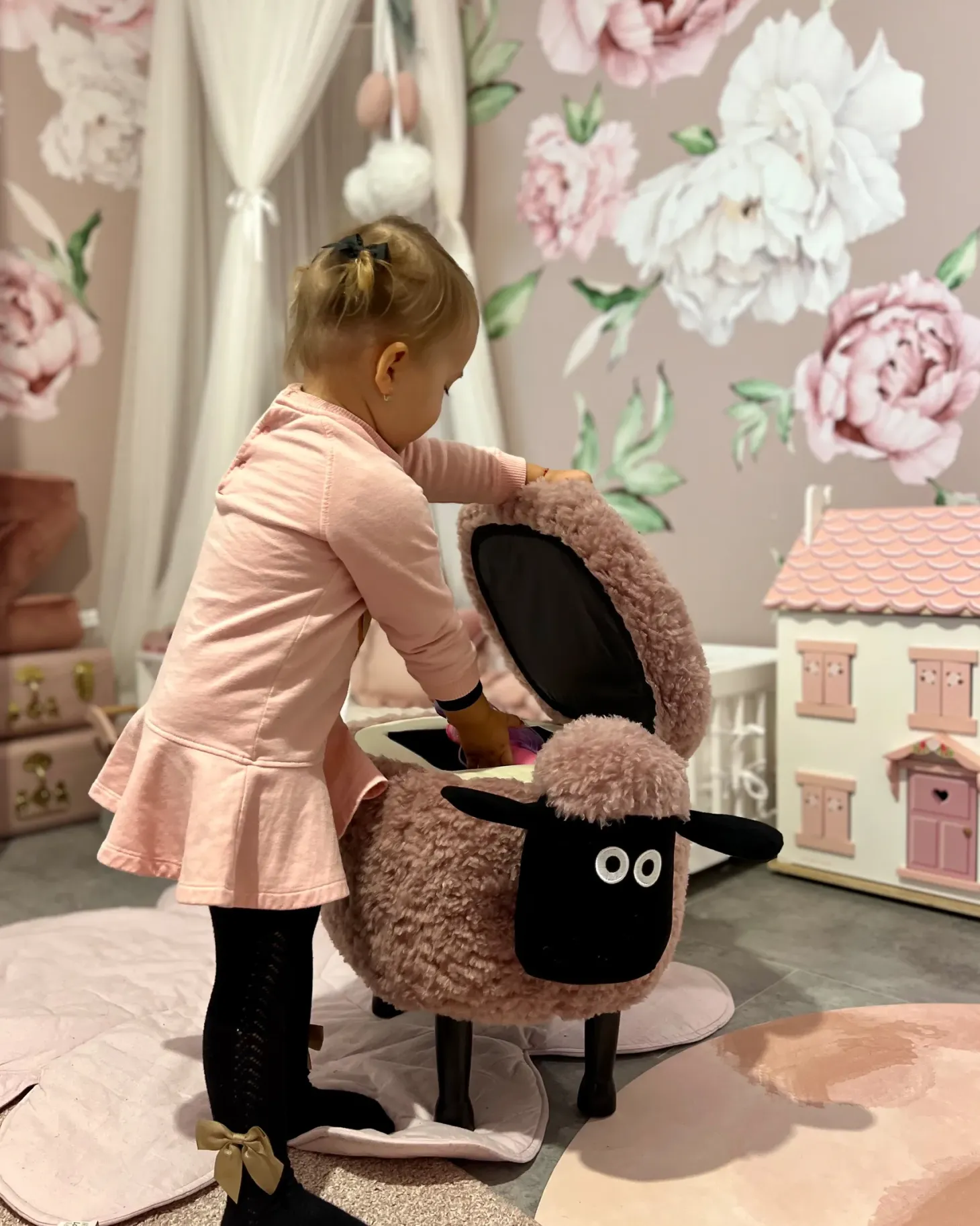 Pufa zwierzak ze schowkiem SHEEP Różowy Baranek