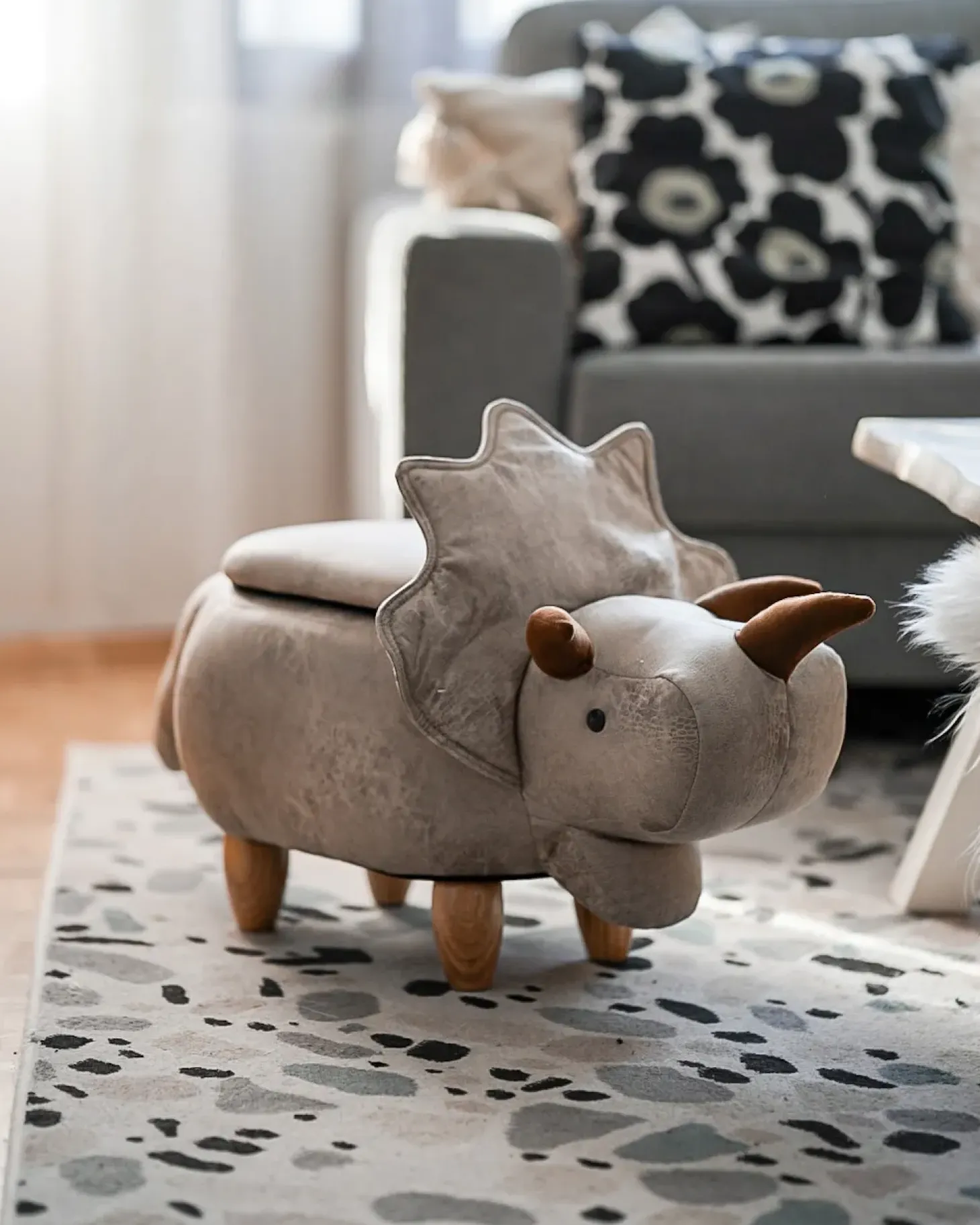 Pufa zwierzak ze schowkiem TRICERATOPS Jasnoszary Dinozaur