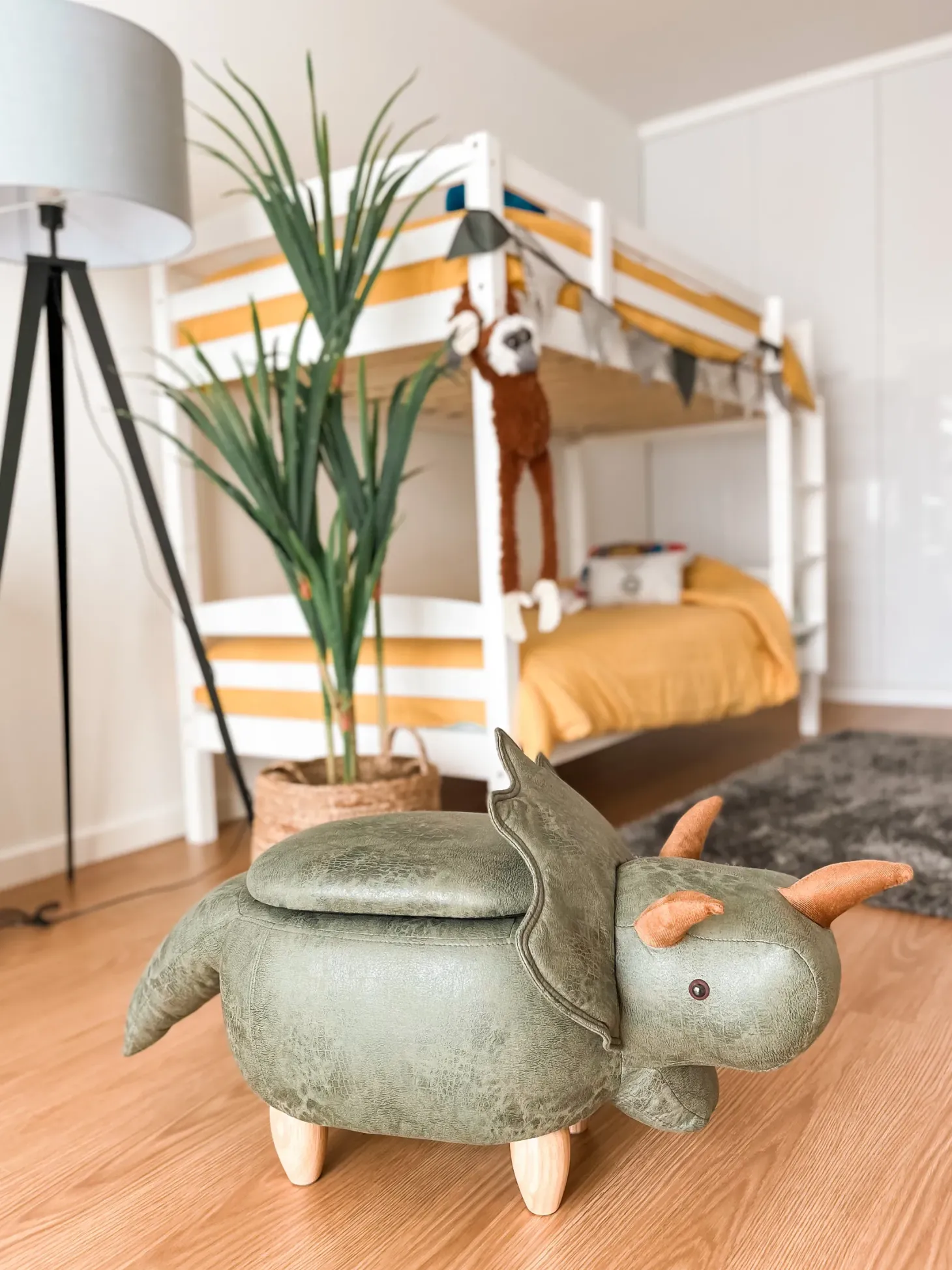 Pufa zwierzak ze schowkiem TRICERATOPS Ciemnozielony Dinozaur