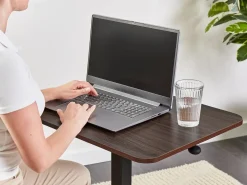 Sale Regulowany stolik pod laptopa ACADEMIA Ciemnobrązowy 65 cm 48 cm z kółkami Wszystkie Biurka|Biurka Z Regulacją Wysokości
