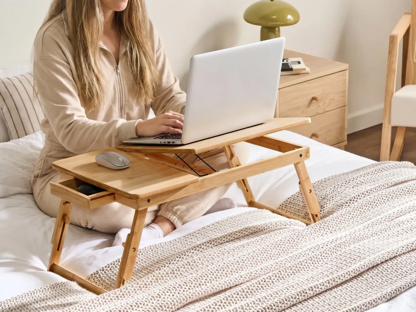 Outlet Składany stolik pod laptopa ORGE Jasno 57 cm 35 cm Wszystkie Biurka|Biurka Składane