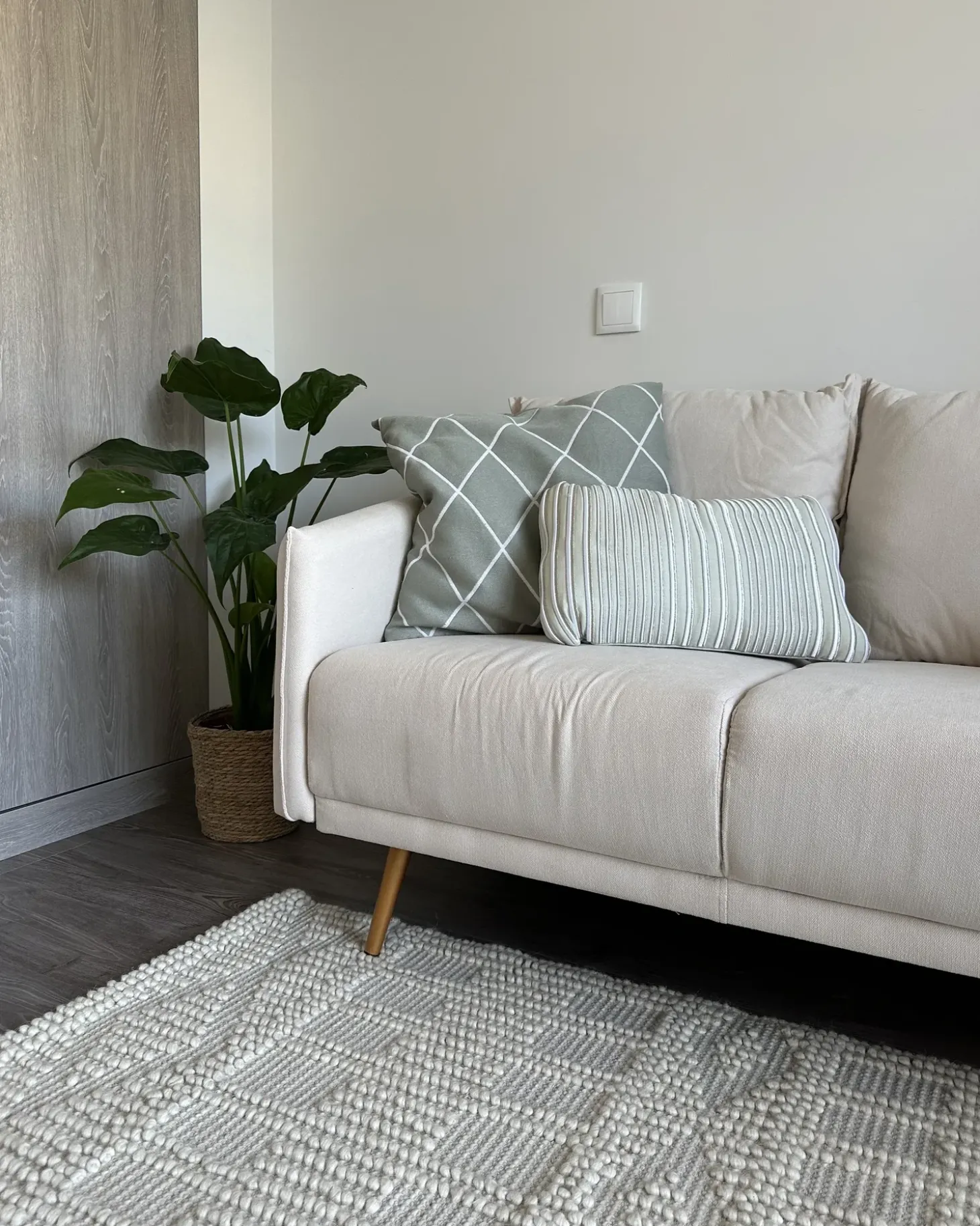 Sofa dla 2 osób MAURA Jasnobeżowy Sofy Tapicerowane|Sofy Dwuosobowe