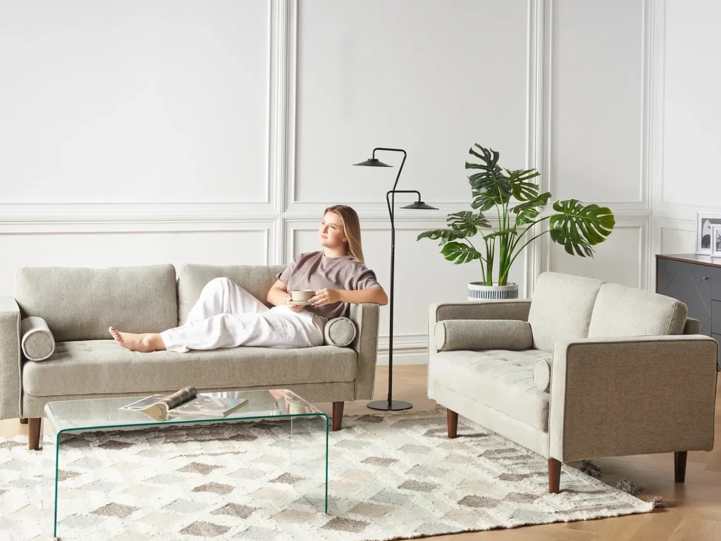 Outlet Sofa dla 2 osób NURMO Beżowoszary Sofy Tapicerowane|Sofy Dwuosobowe
