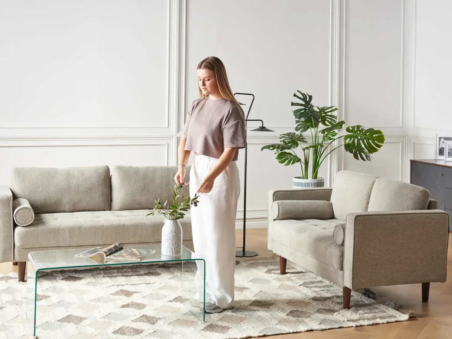 Outlet Sofa dla 2 osób NURMO Beżowoszary Sofy Tapicerowane|Sofy Dwuosobowe